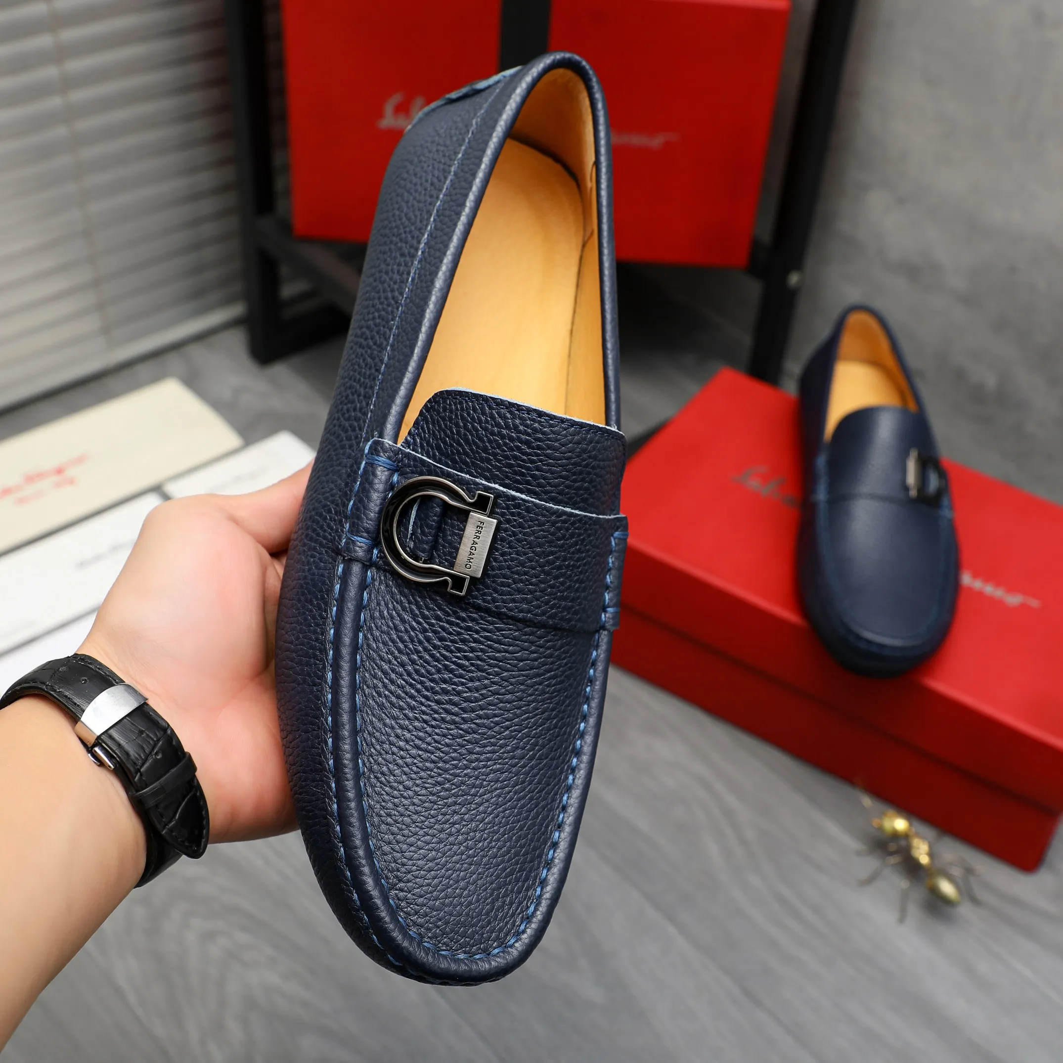 Men's shoes 💰p380 Product trademark: Ferragamo " Ferragamo ] Casual slip-on men's shoes Regular size: 38-45 Product material: Selected pebbled cowhide upper, pigskin lining, rubber outsole